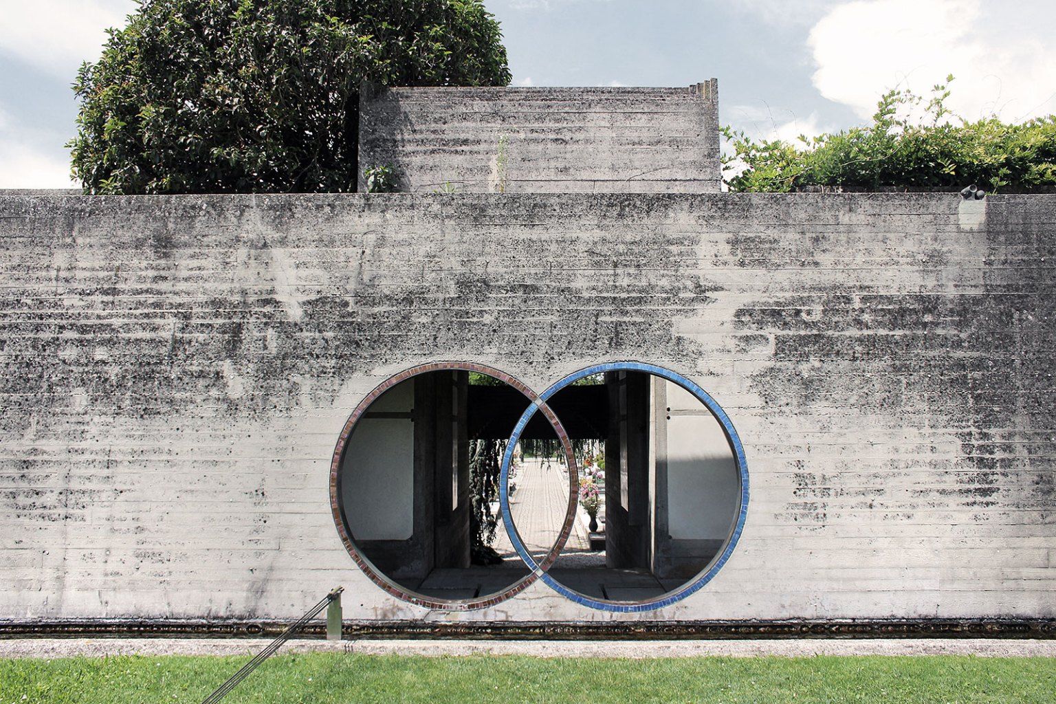 Brion-Cemetery-Sanctuary-Carlo-Scarpa-ArchEyes-trevor-patt-facade
